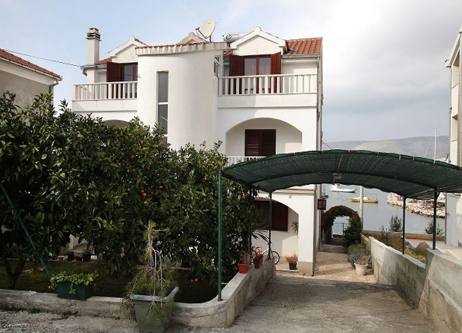 Apartments Antonia - 5 M From Sea Traù