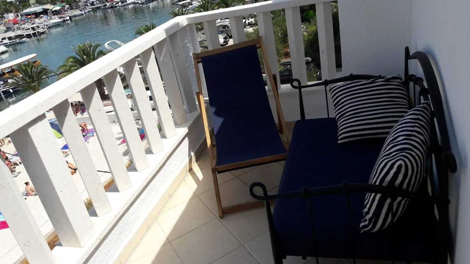 Apartments Antonia - 5 M From Sea Traù